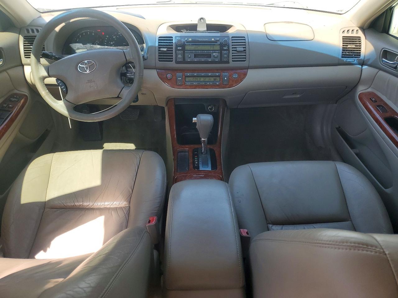 2002 TOYOTA CAMRY XLE photo 8