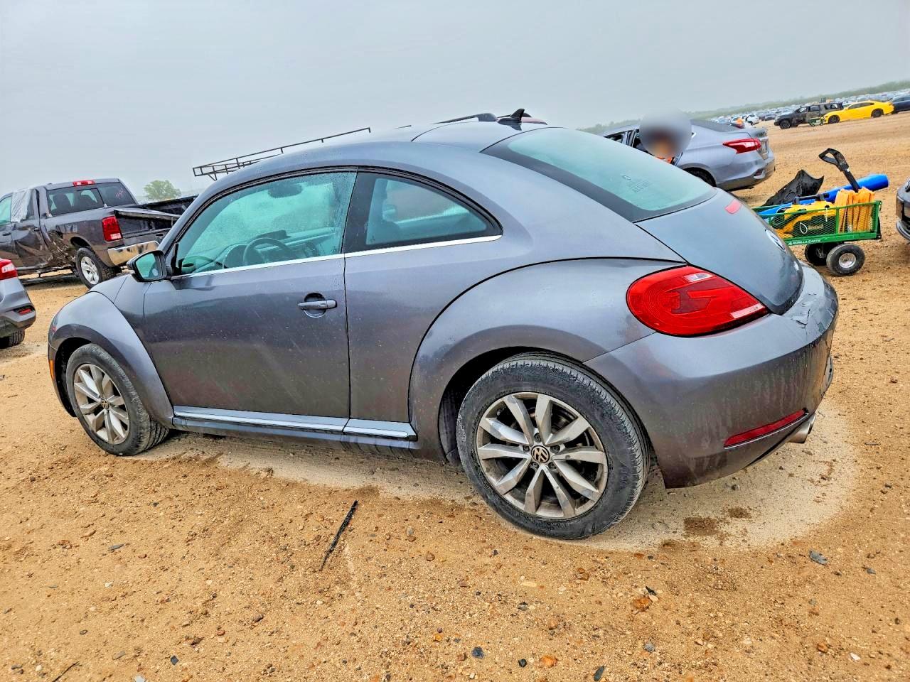 2014 VOLKSWAGEN BEETLE photo 3