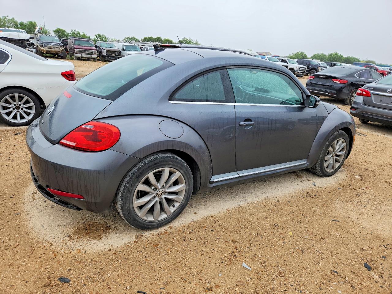 2014 VOLKSWAGEN BEETLE photo 5