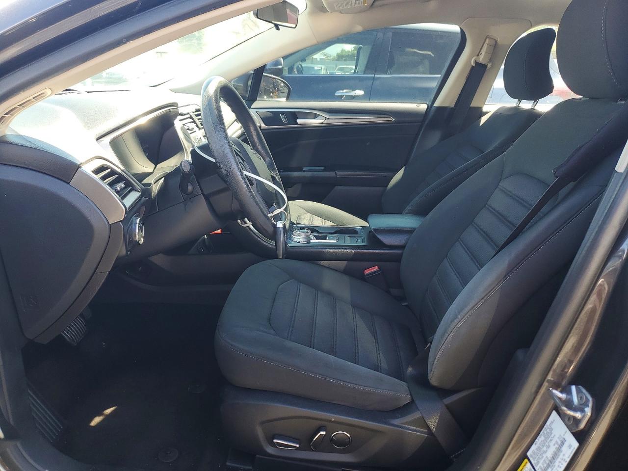 2017 FORD FUSION SE photo 13