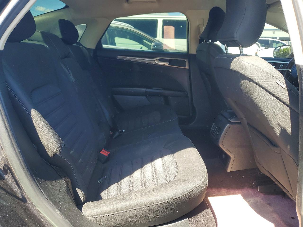 2017 FORD FUSION SE photo 19