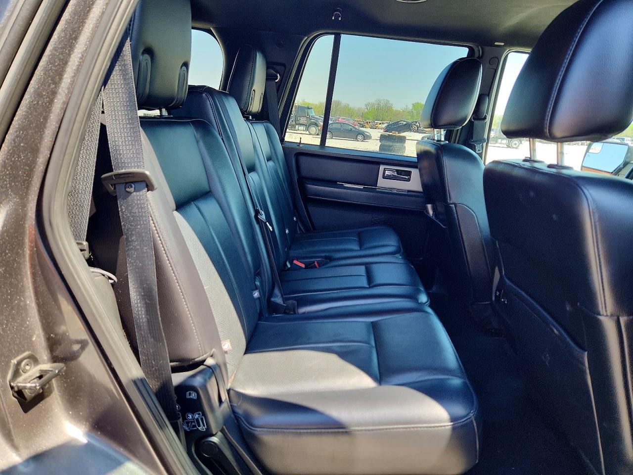 2017 FORD EXPEDITION XLT photo 31