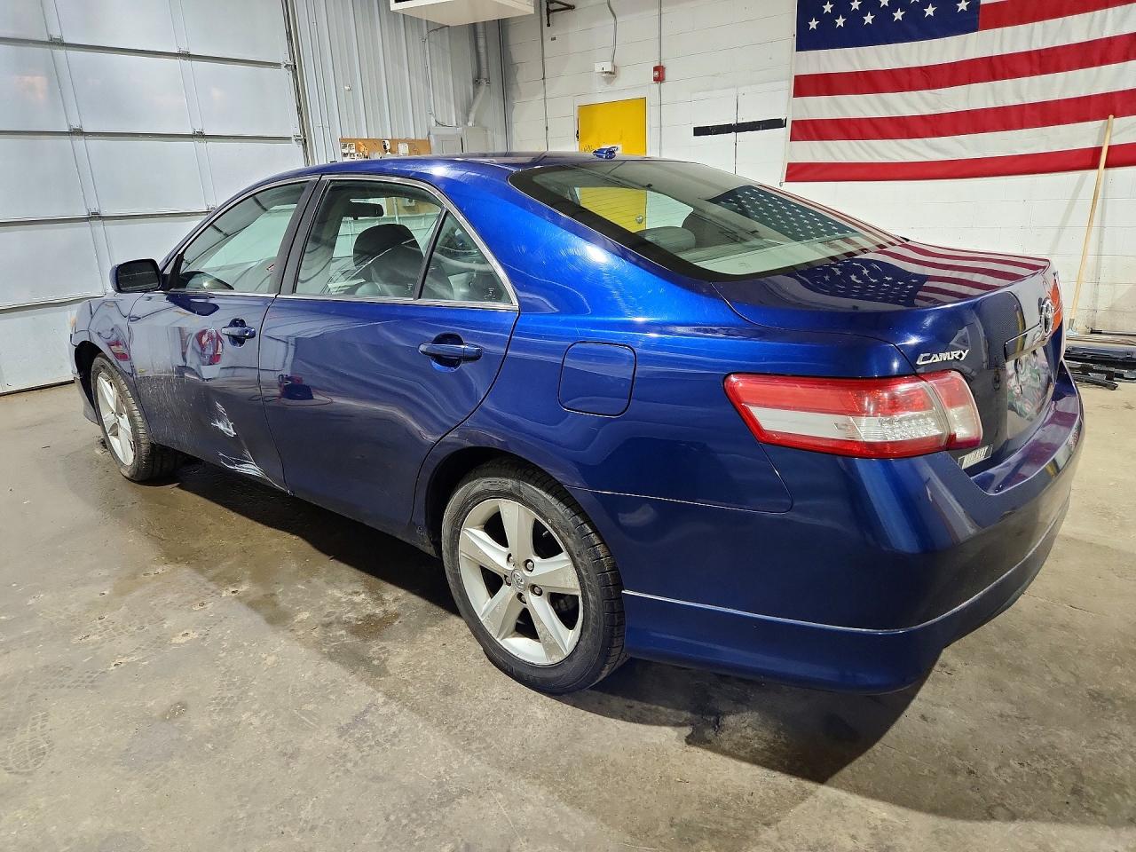 2011 TOYOTA CAMRY SE photo 3