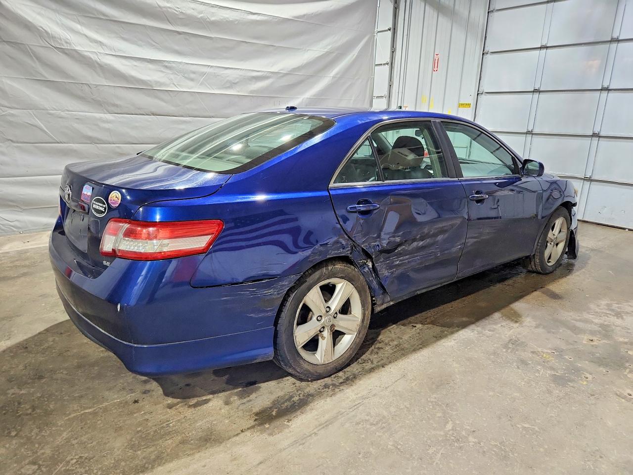 2011 TOYOTA CAMRY SE photo 5