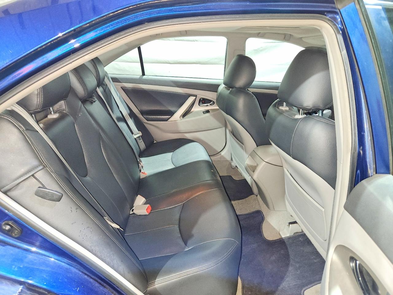 2011 TOYOTA CAMRY SE photo 19