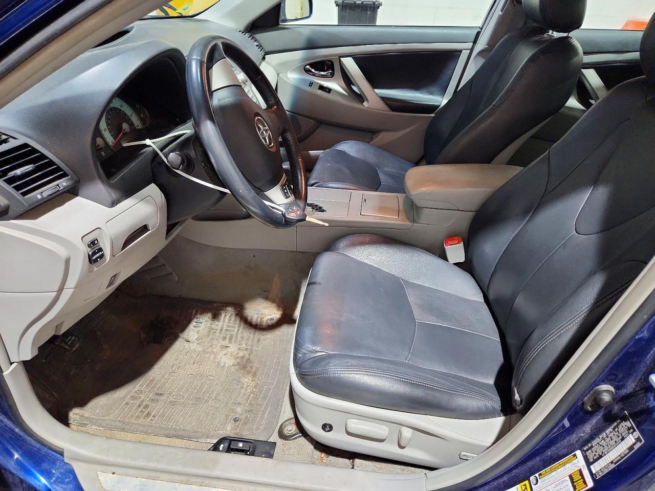 2011 TOYOTA CAMRY SE photo 13