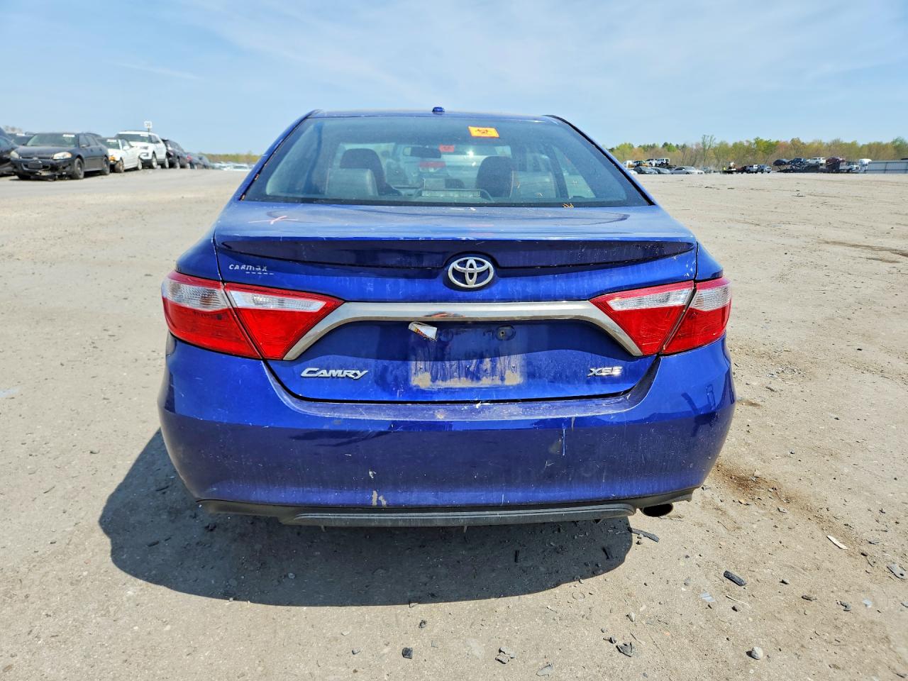 2015 TOYOTA CAMRY XSE photo 11