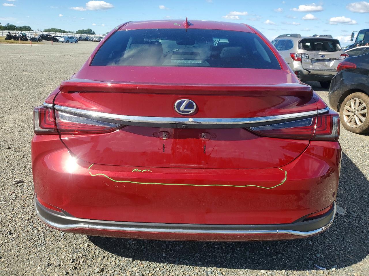 2021 LEXUS ES 300H photo 11