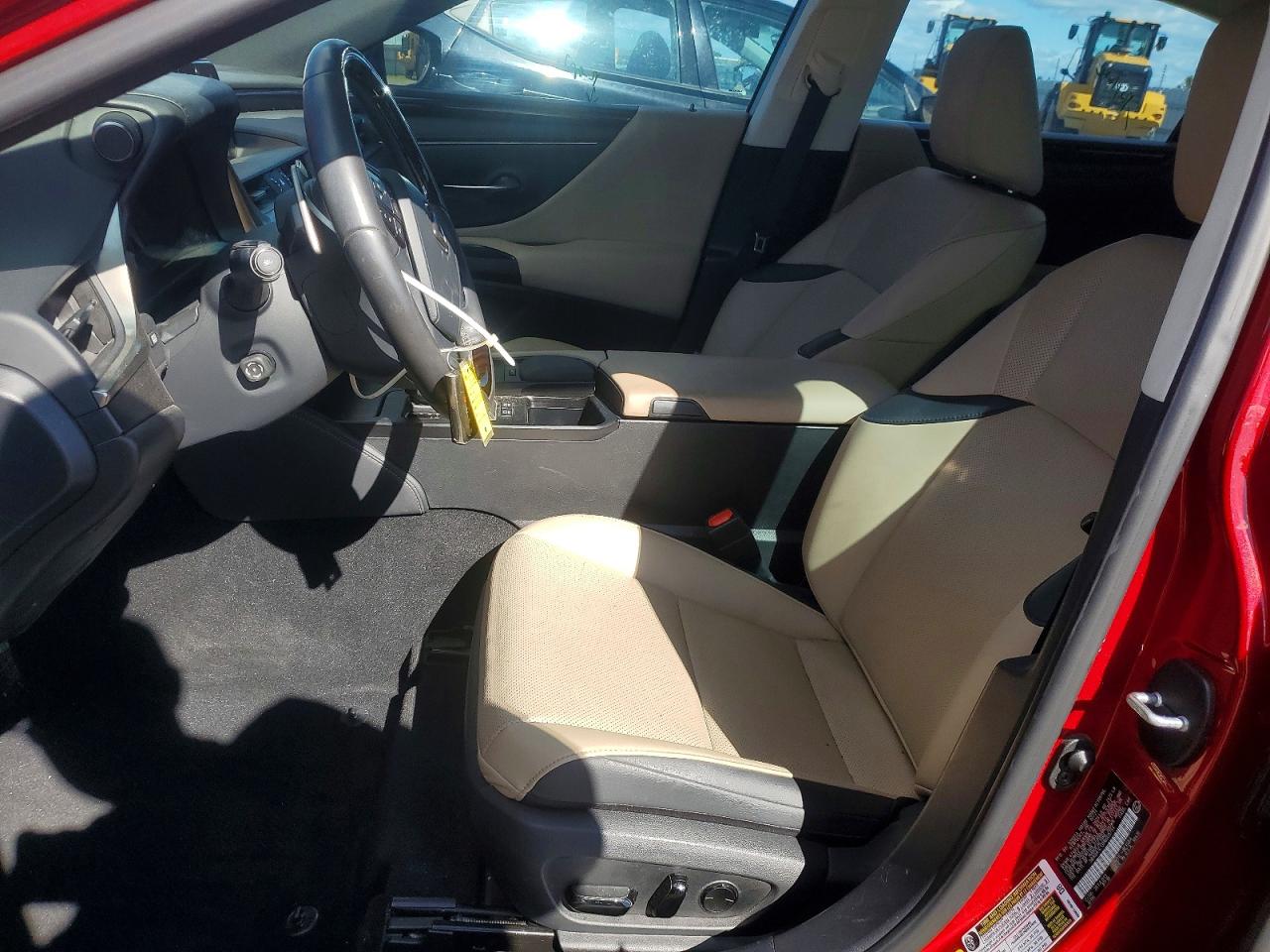 2021 LEXUS ES 300H photo 13