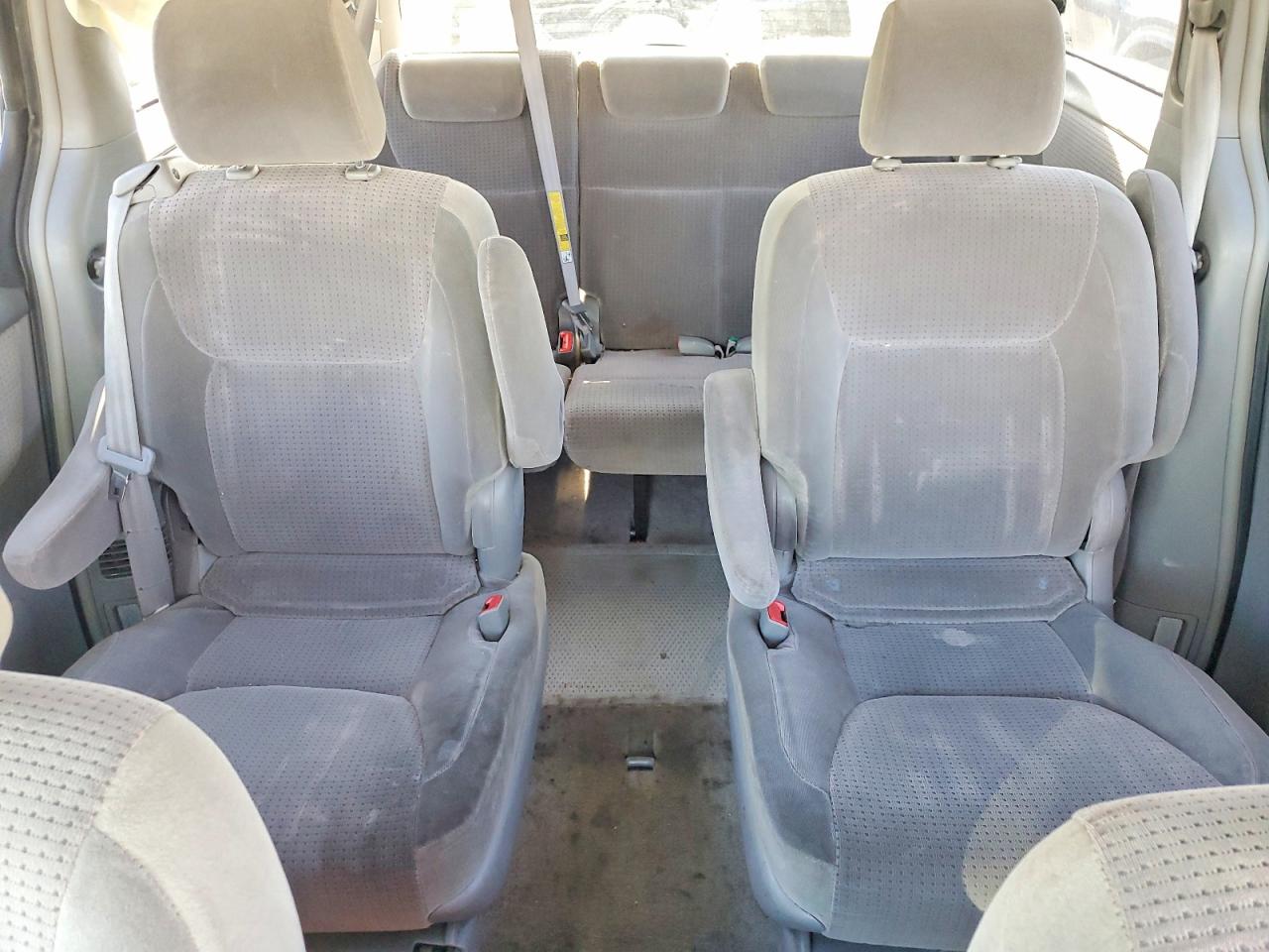 2006 TOYOTA SIENNA LE 7 PASSENGER photo 28