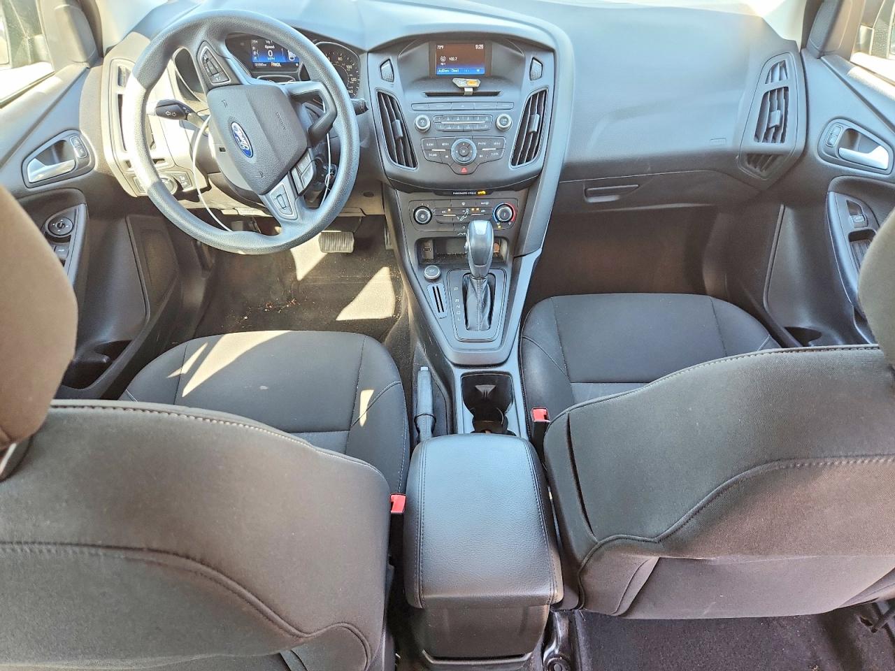 2015 FORD FOCUS SE photo 8