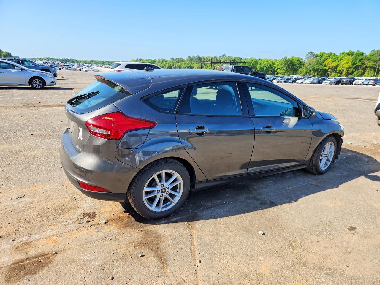 2015 FORD FOCUS SE photo 3