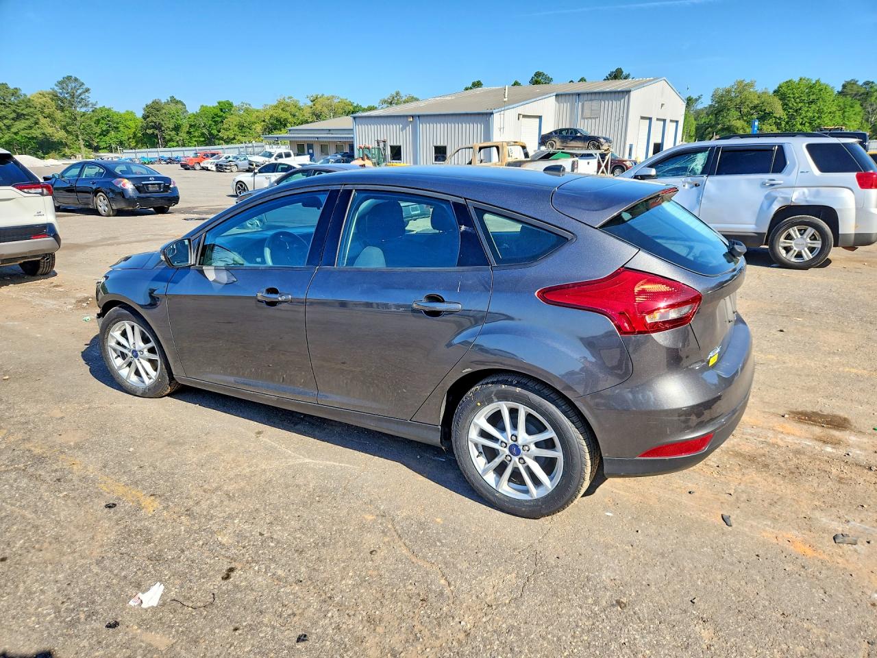 2015 FORD FOCUS SE photo 2