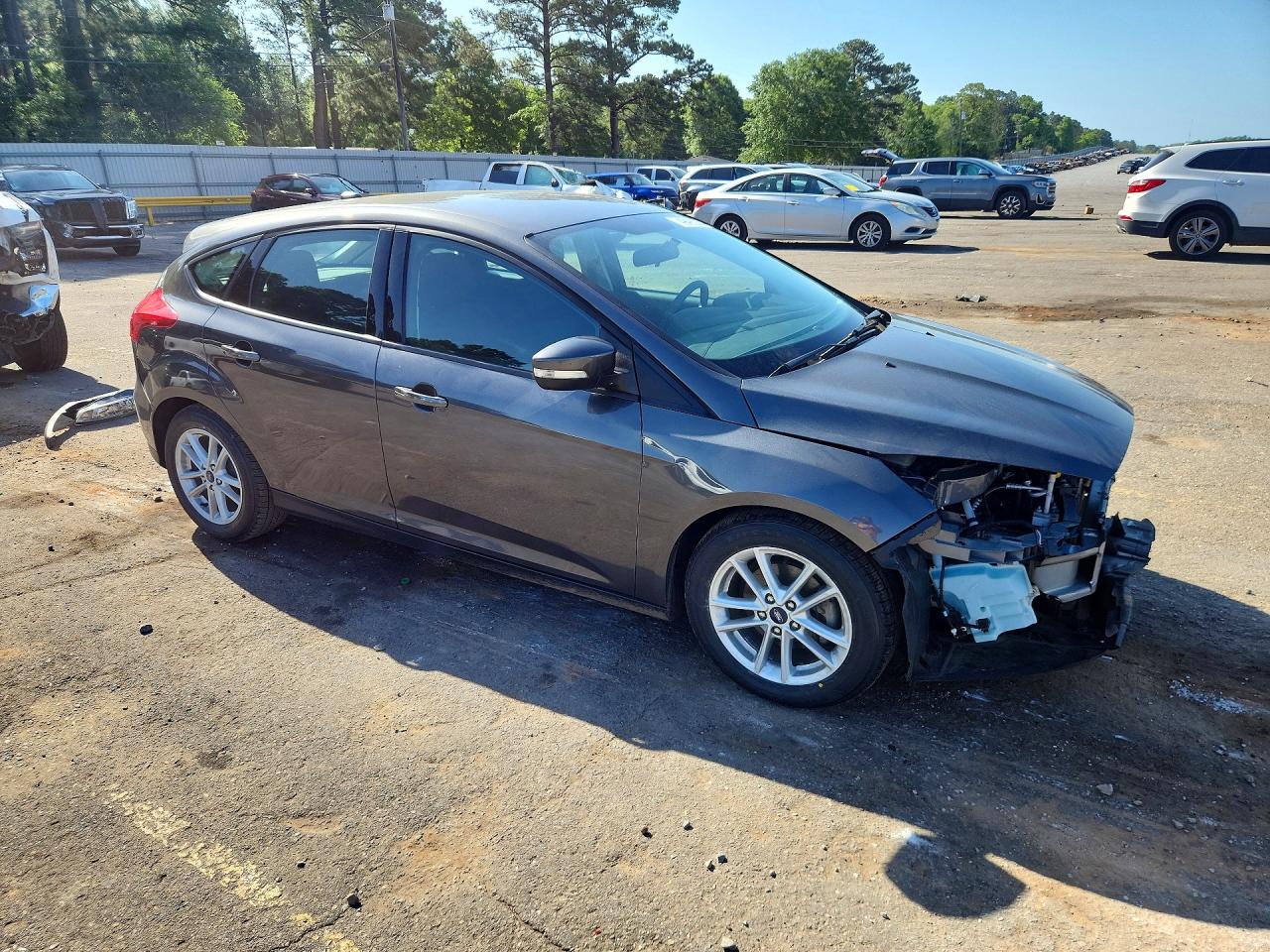 2015 FORD FOCUS SE photo 4