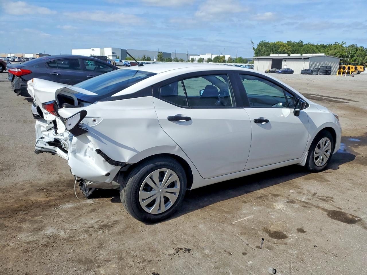 2025 NISSAN VERSA S photo 5