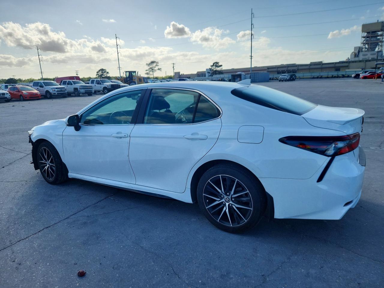 2024 TOYOTA CAMRY SE photo 3