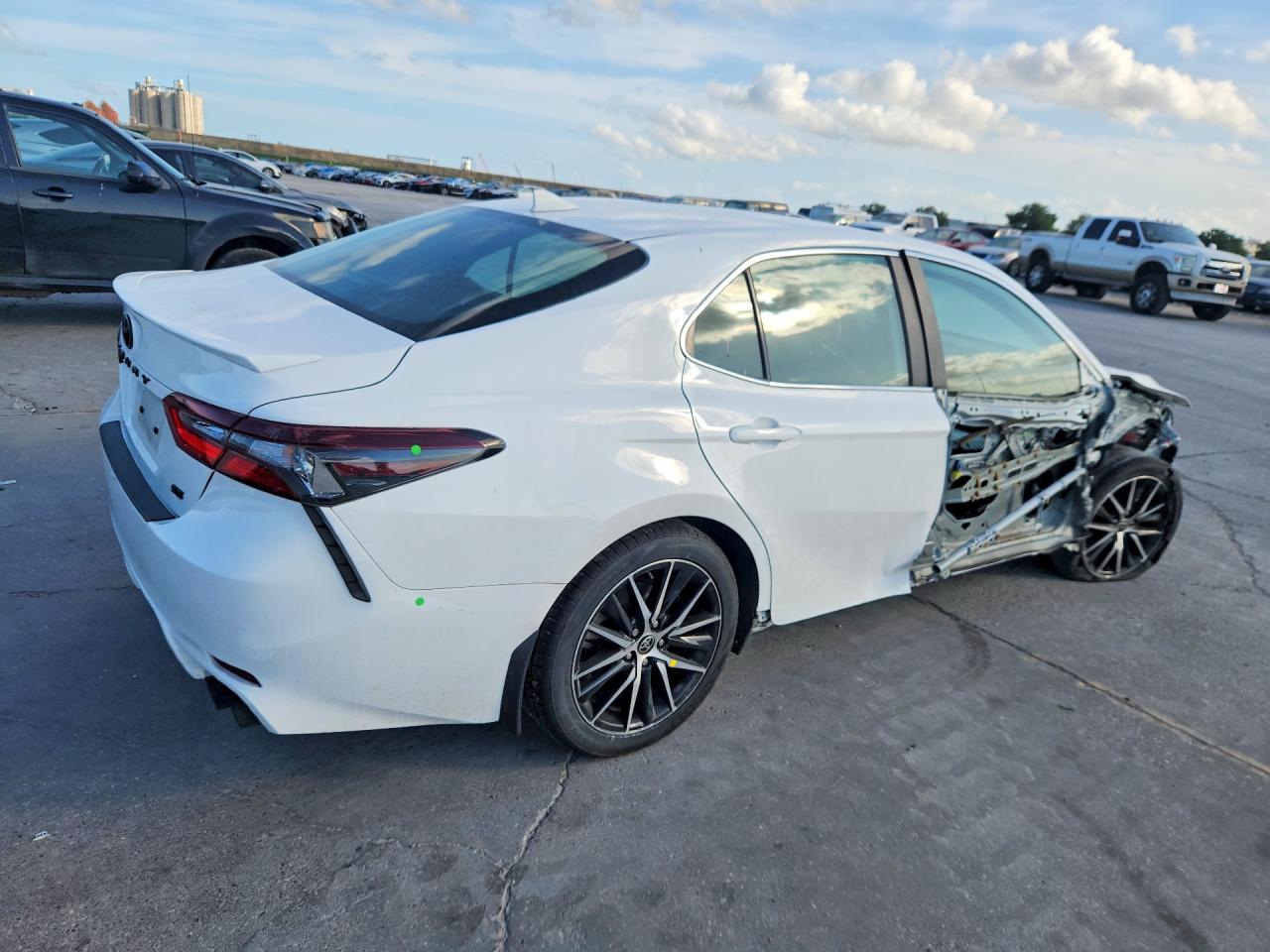 2024 TOYOTA CAMRY SE photo 5