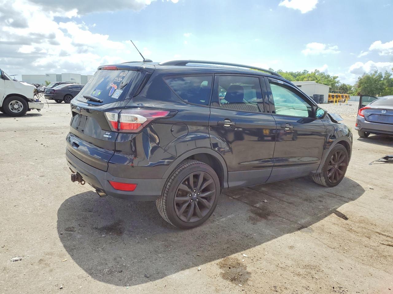 2017 FORD ESCAPE SE photo 5