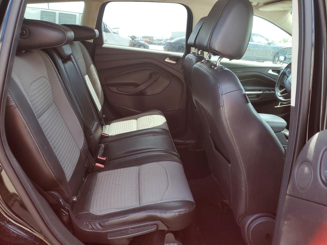 2017 FORD ESCAPE SE photo 21