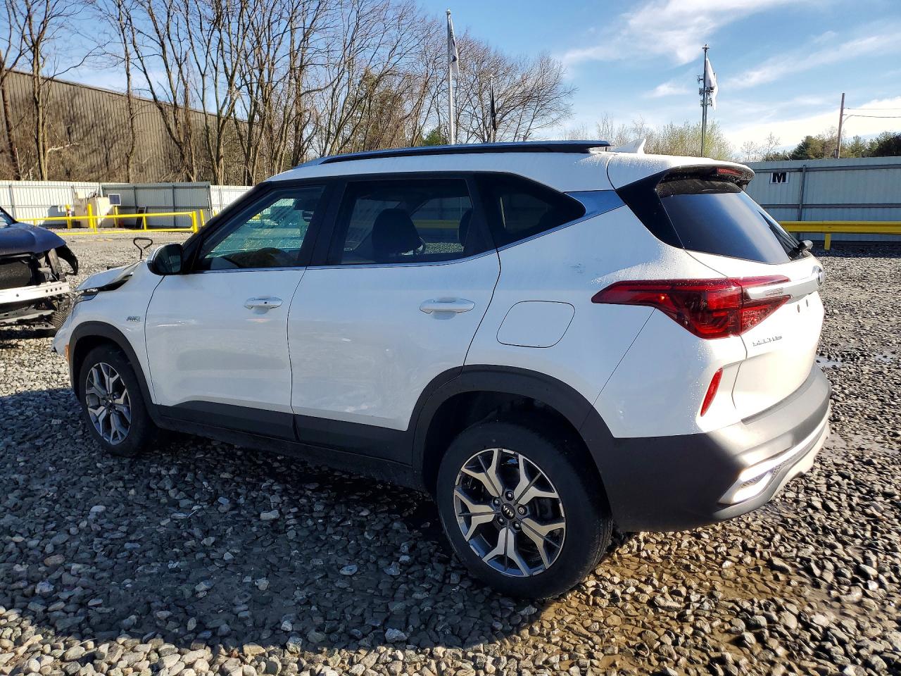 2021 KIA SELTOS EX photo 2