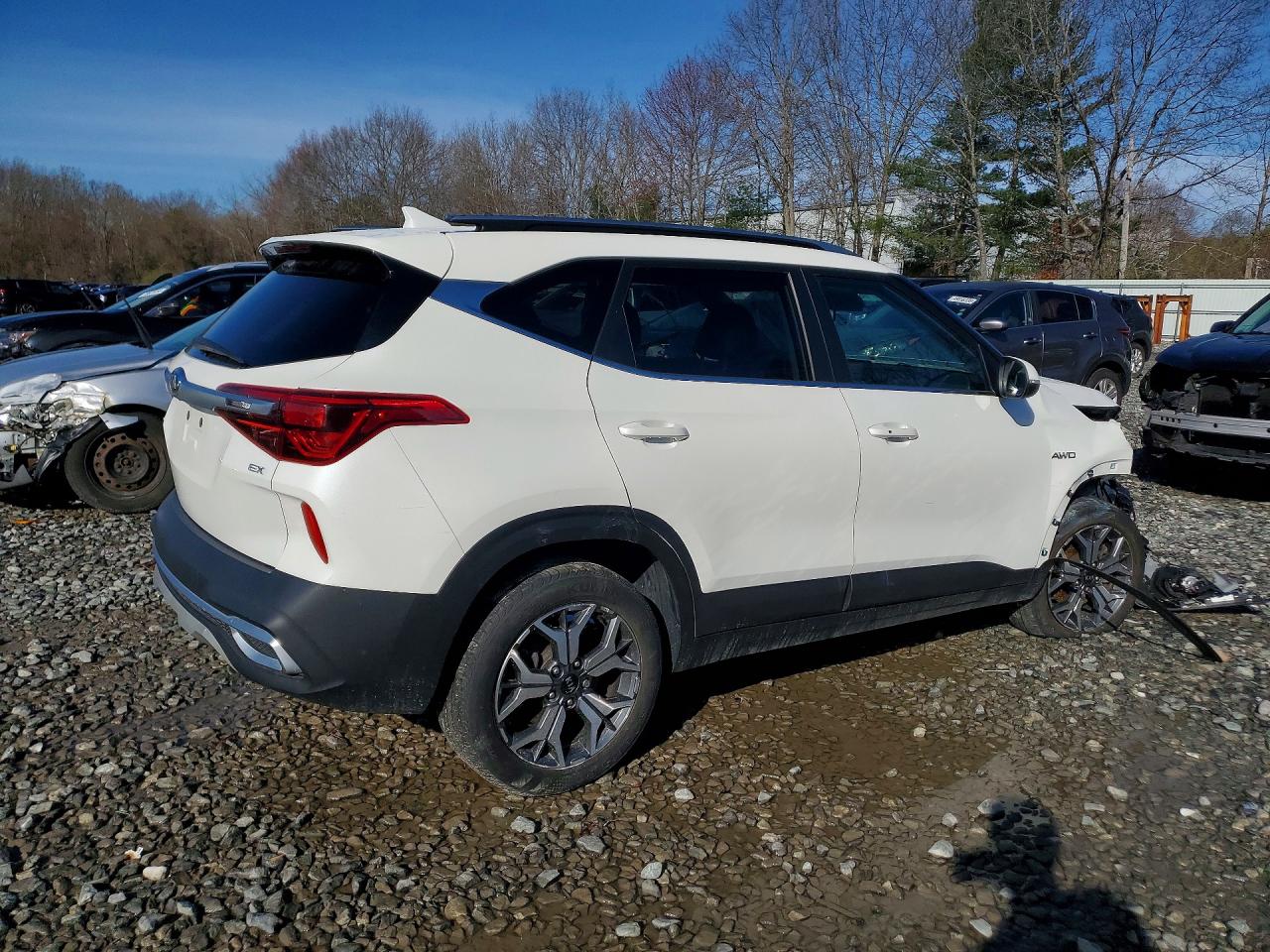 2021 KIA SELTOS EX photo 3