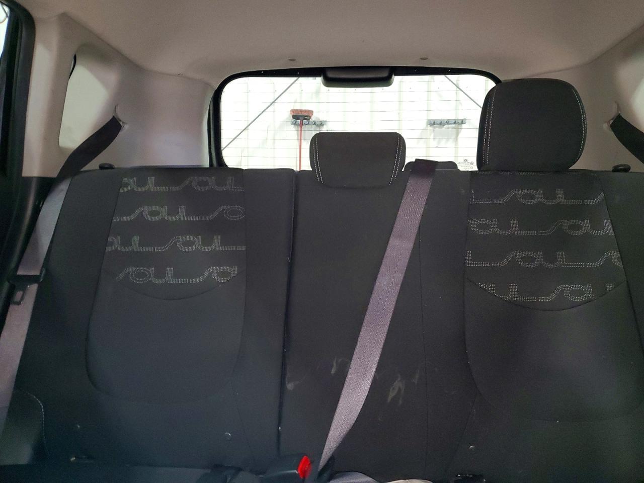 2013 KIA SOUL + photo 19