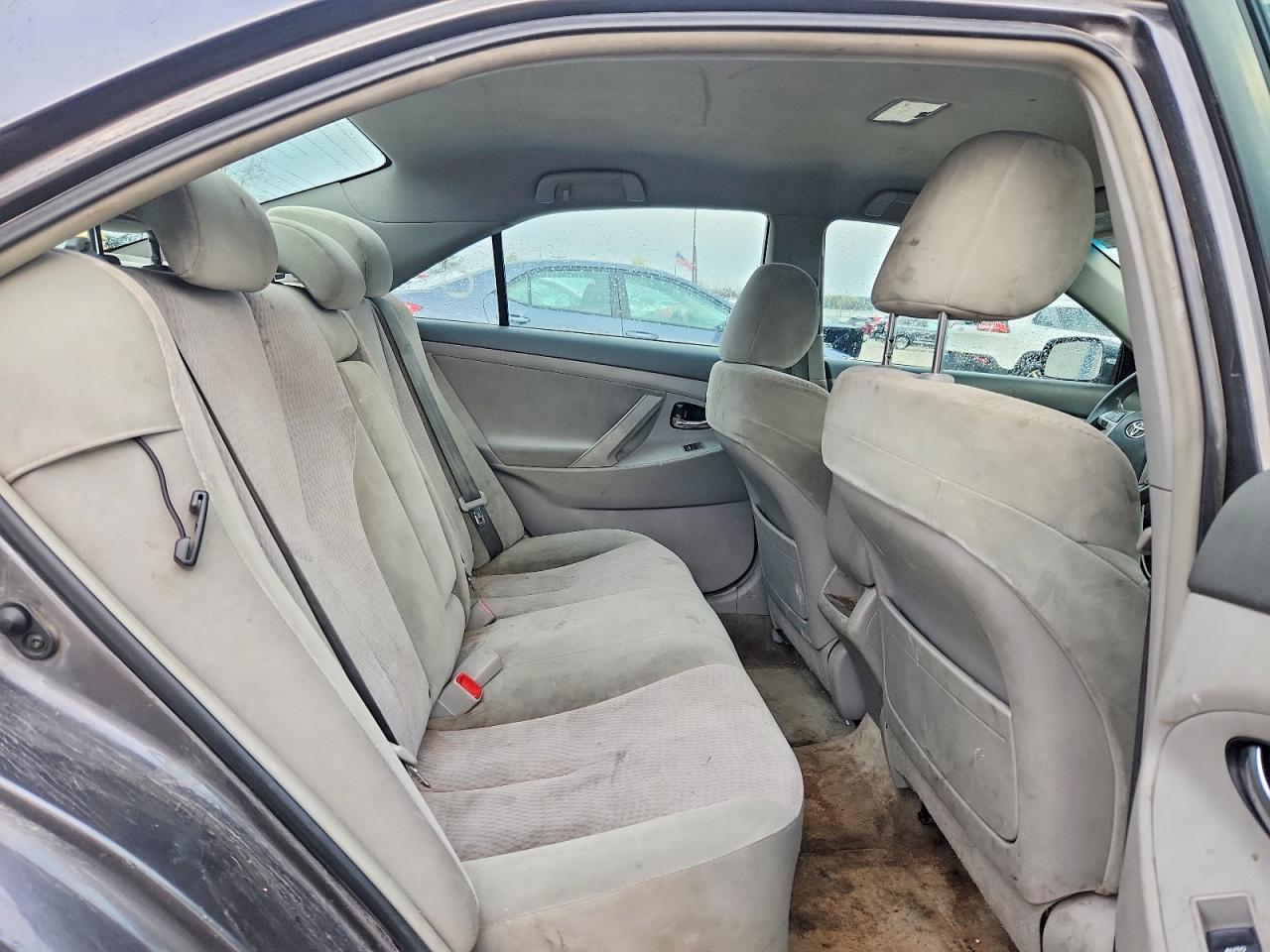 2011 TOYOTA CAMRY LE photo 10