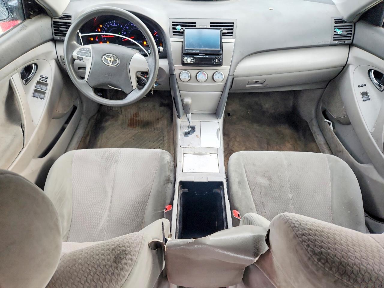 2011 TOYOTA CAMRY LE photo 8