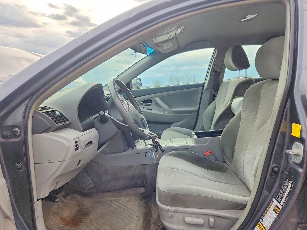 2011 TOYOTA CAMRY LE photo 7