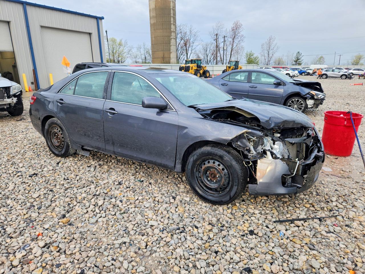 2011 TOYOTA CAMRY LE photo 4