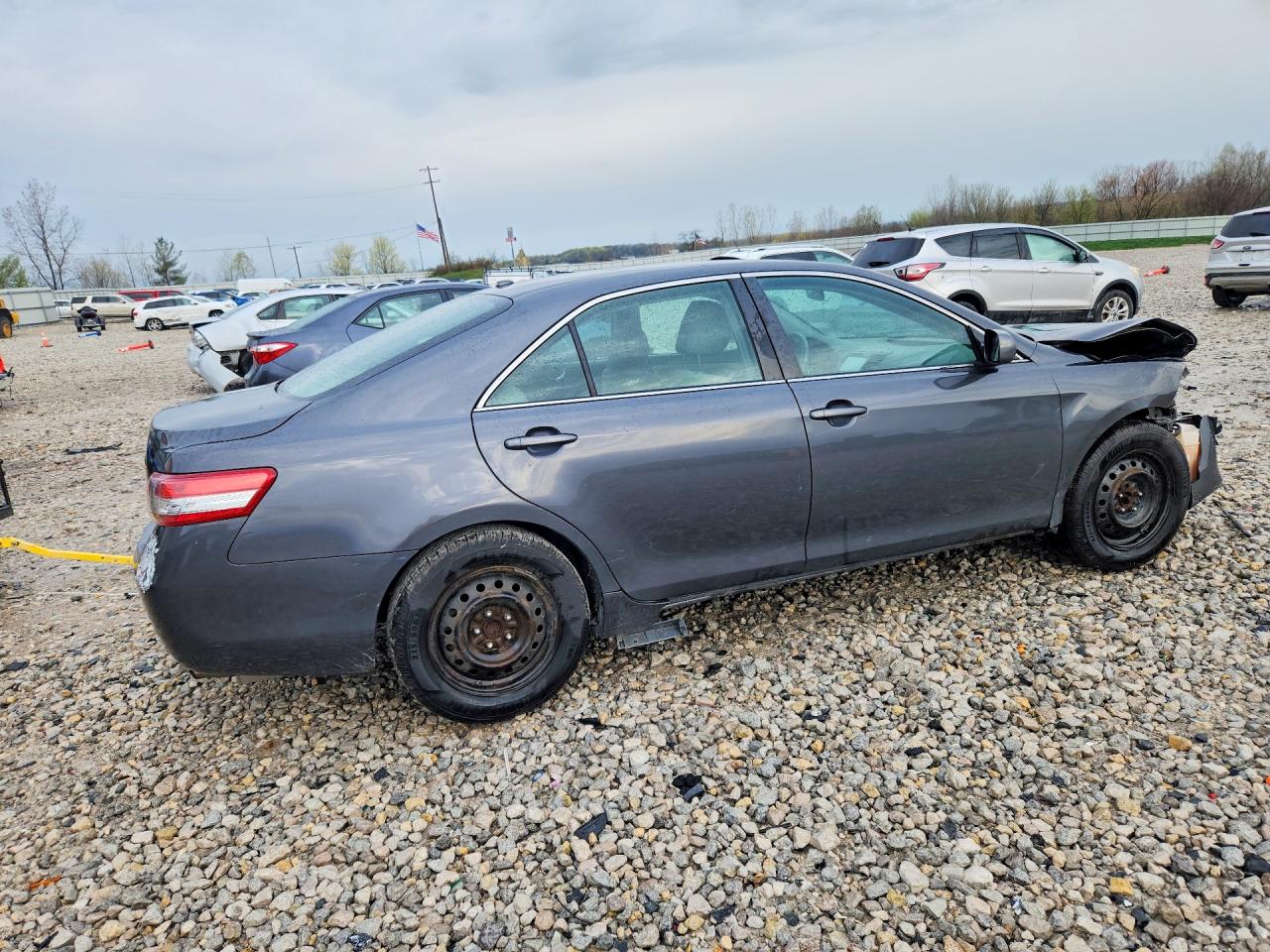2011 TOYOTA CAMRY LE photo 3