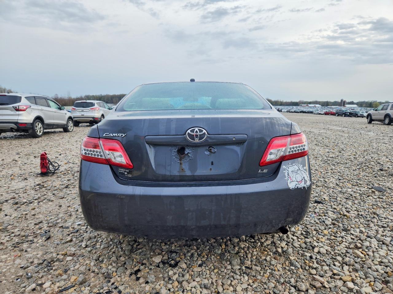 2011 TOYOTA CAMRY LE photo 6