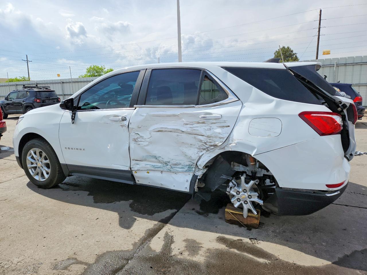 2021 CHEVROLET EQUINOX LT photo 3