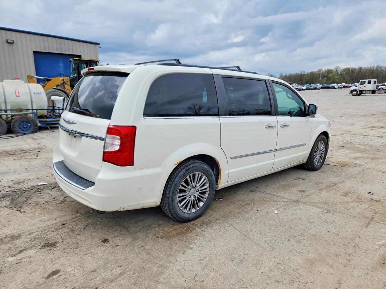 2013 CHRYSLER TOWN & COUNTRY TOURING L photo 7