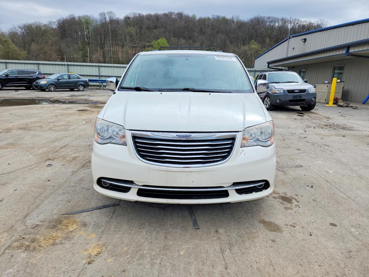 2013 CHRYSLER TOWN & COUNTRY TOURING L photo 13