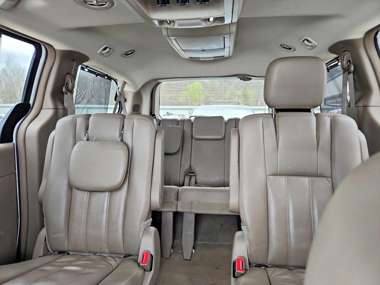 2013 CHRYSLER TOWN & COUNTRY TOURING L photo 28