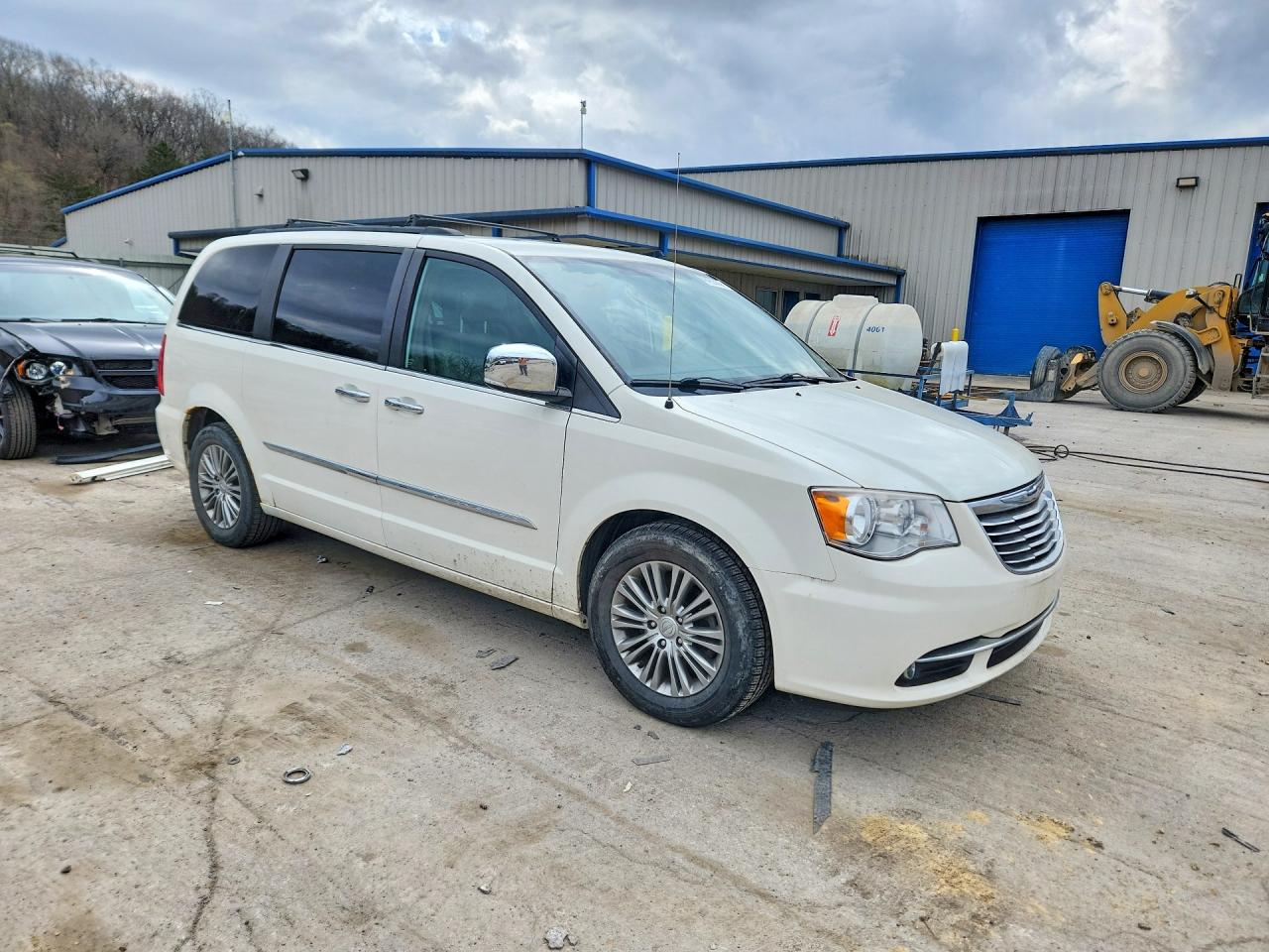 2013 CHRYSLER TOWN & COUNTRY TOURING L photo 10