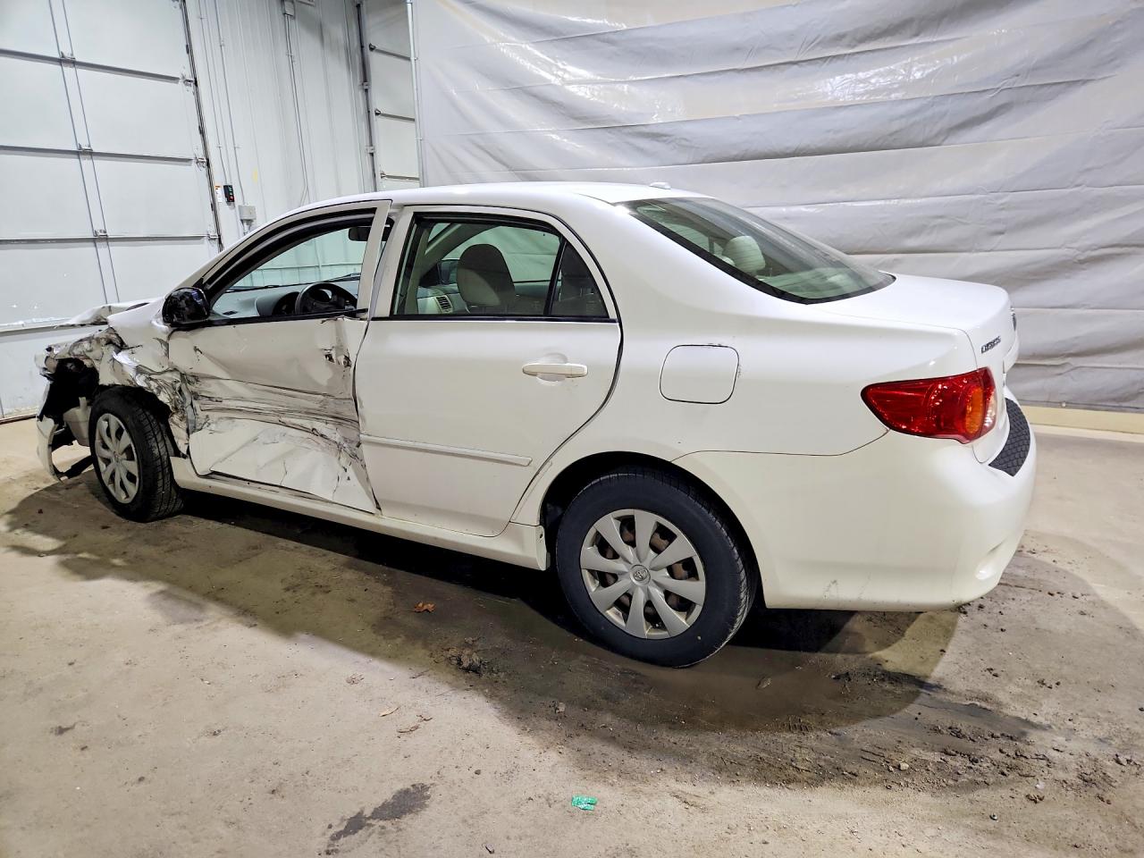 2010 TOYOTA COROLLA LE photo 4