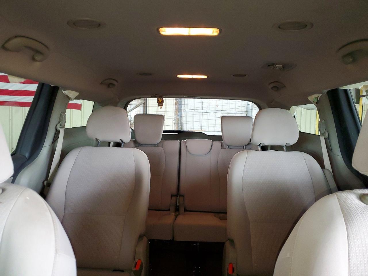 2017 KIA SEDONA LX photo 28