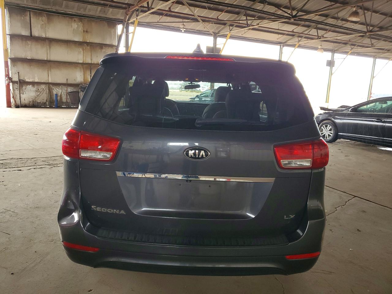 2017 KIA SEDONA LX photo 16