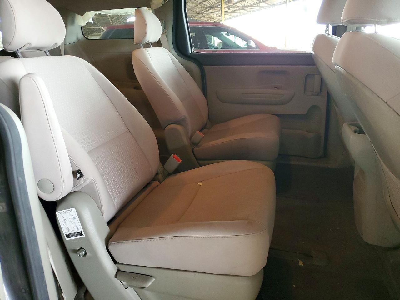 2017 KIA SEDONA LX photo 31