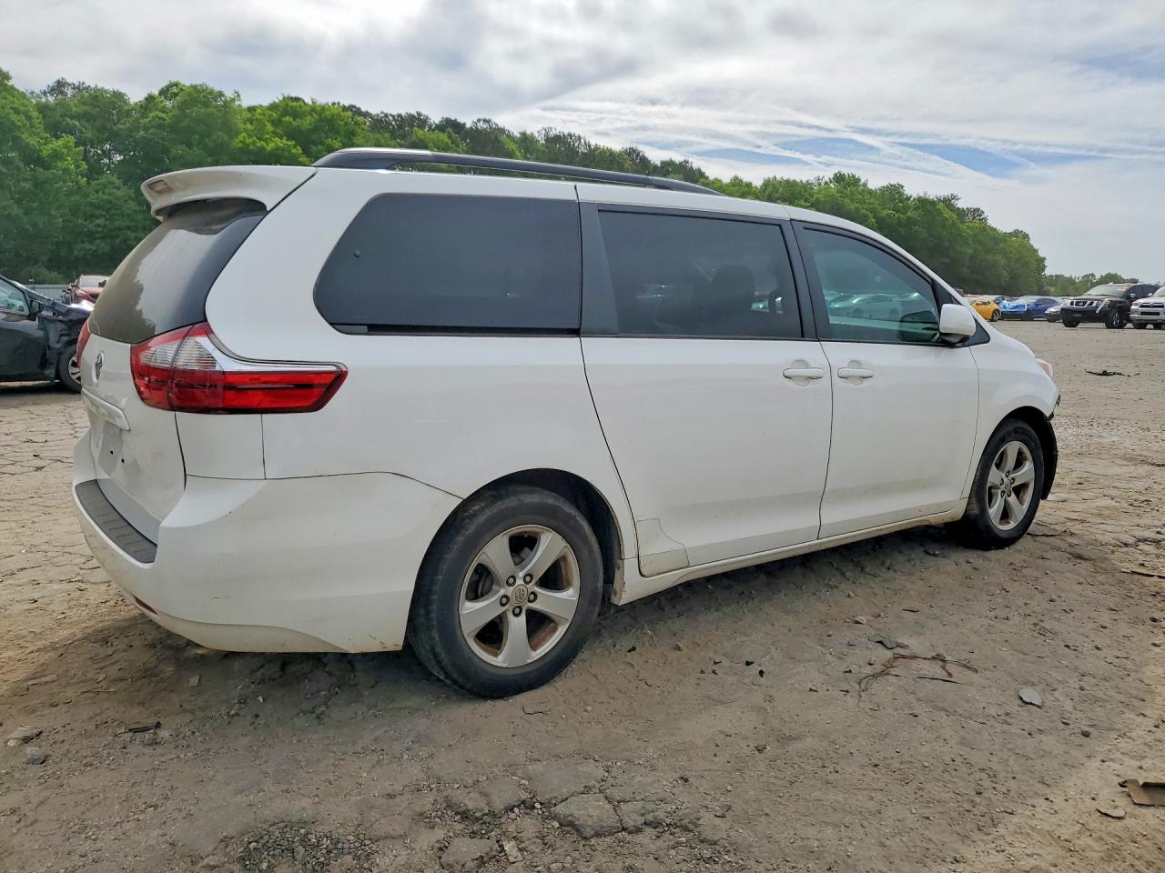2015 TOYOTA SIENNA LE 8-PASSENGER photo 7