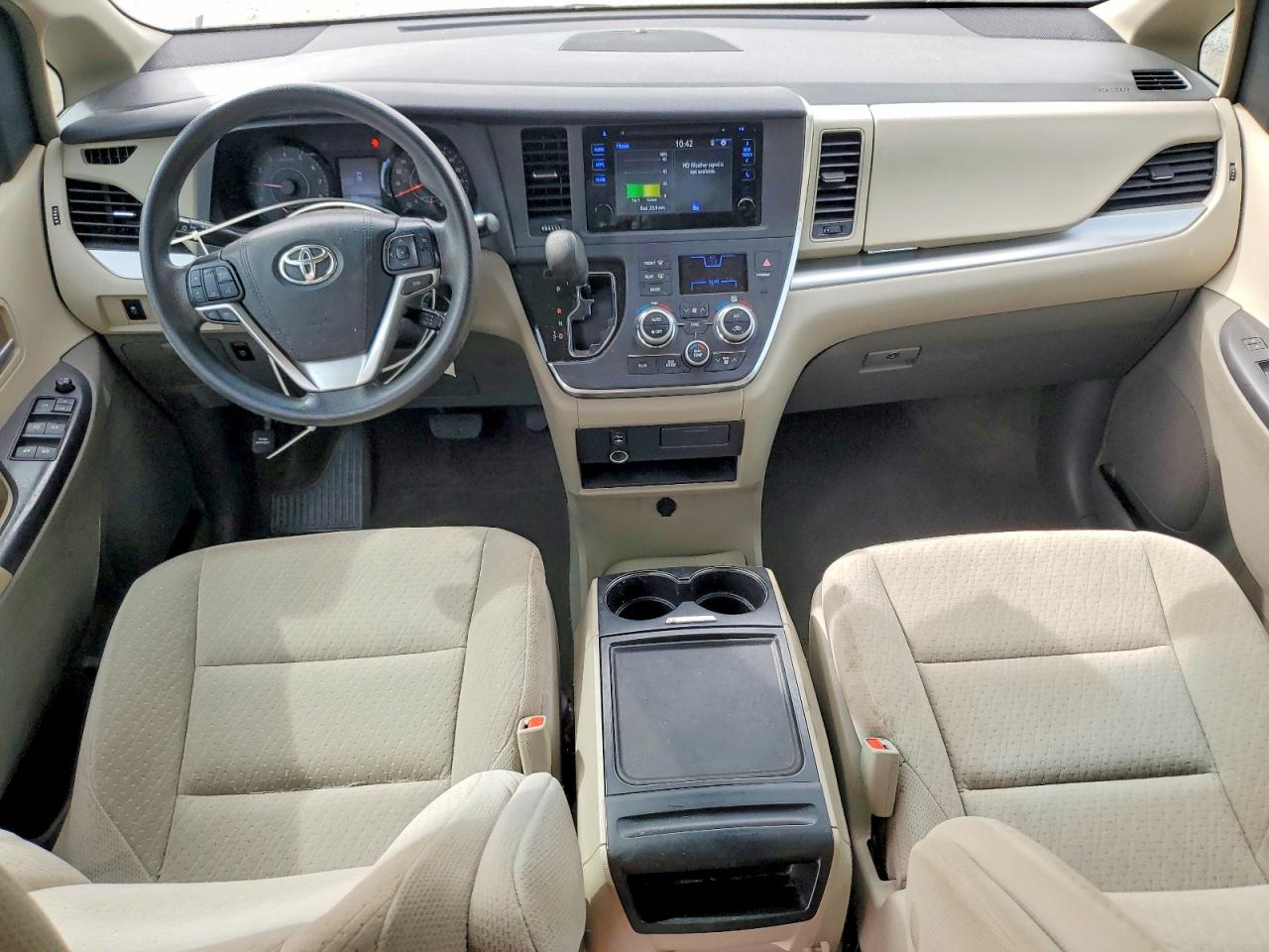 2015 TOYOTA SIENNA LE 8-PASSENGER photo 22