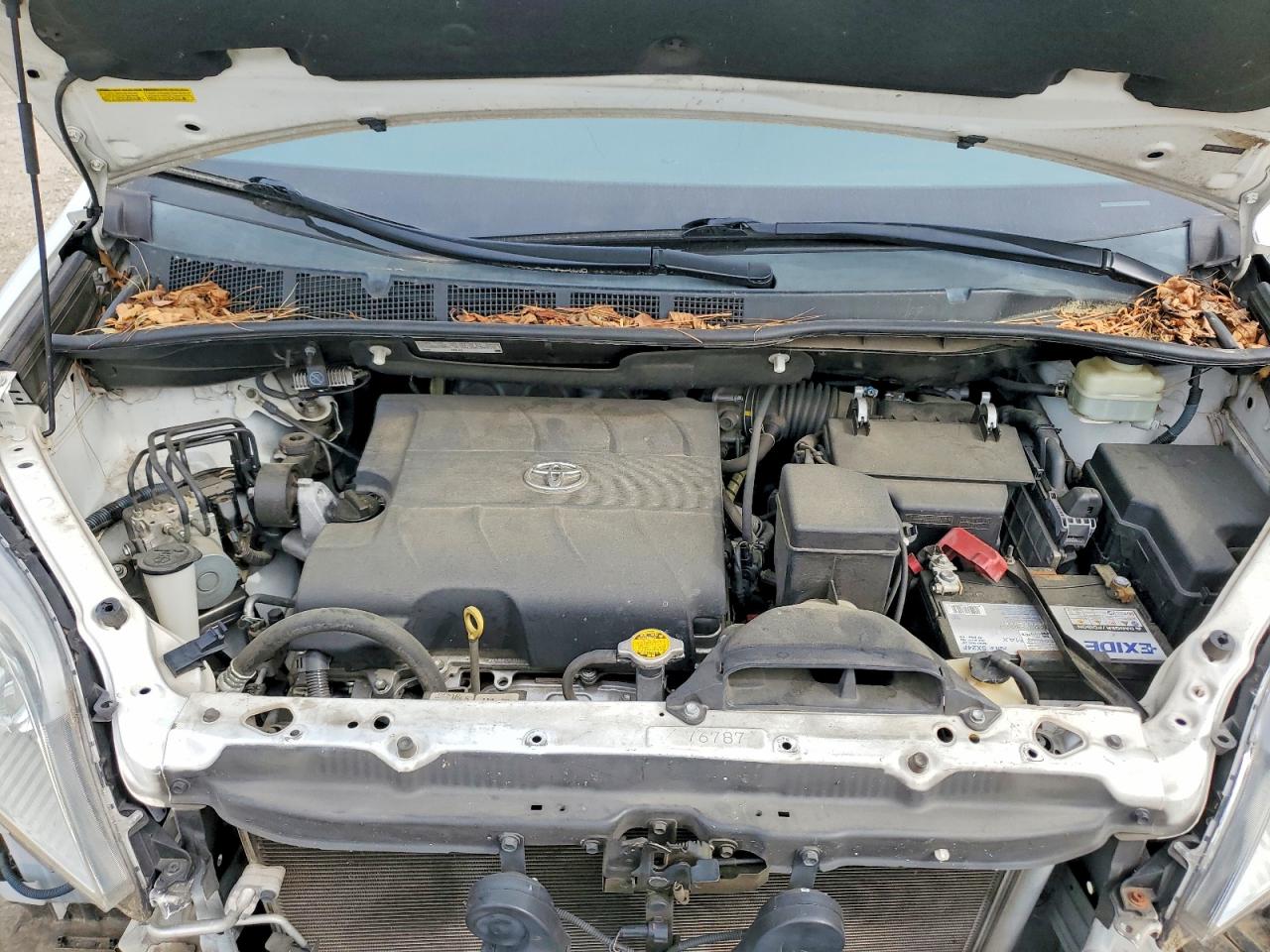 2015 TOYOTA SIENNA LE 8-PASSENGER photo 34