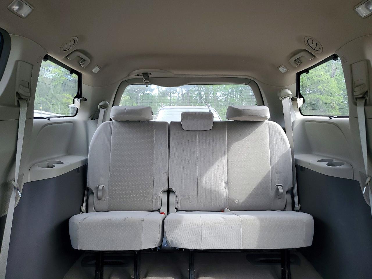 2015 TOYOTA SIENNA LE 8-PASSENGER photo 28