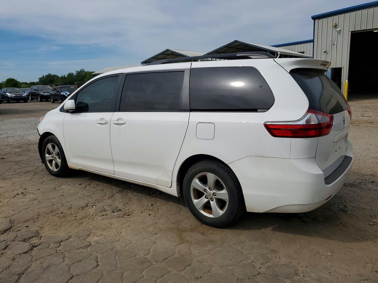 2015 TOYOTA SIENNA LE 8-PASSENGER photo 4