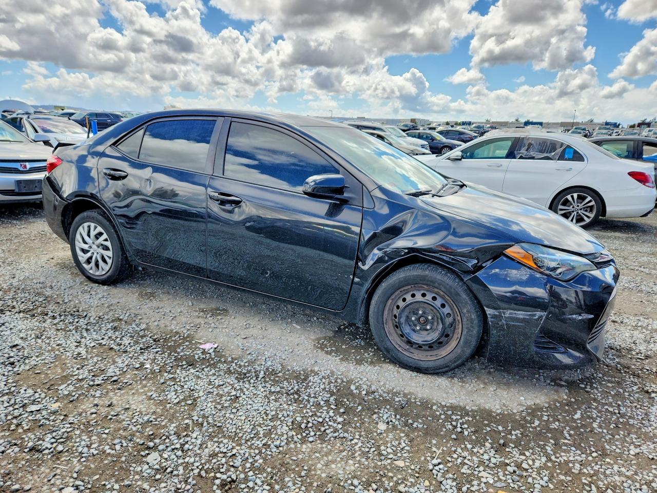 2018 TOYOTA COROLLA LE photo 10