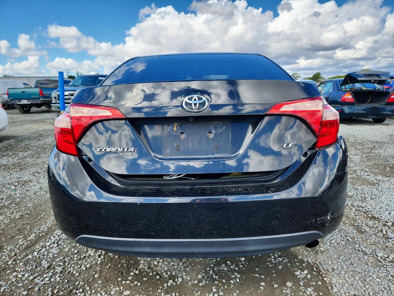 2018 TOYOTA COROLLA LE photo 16