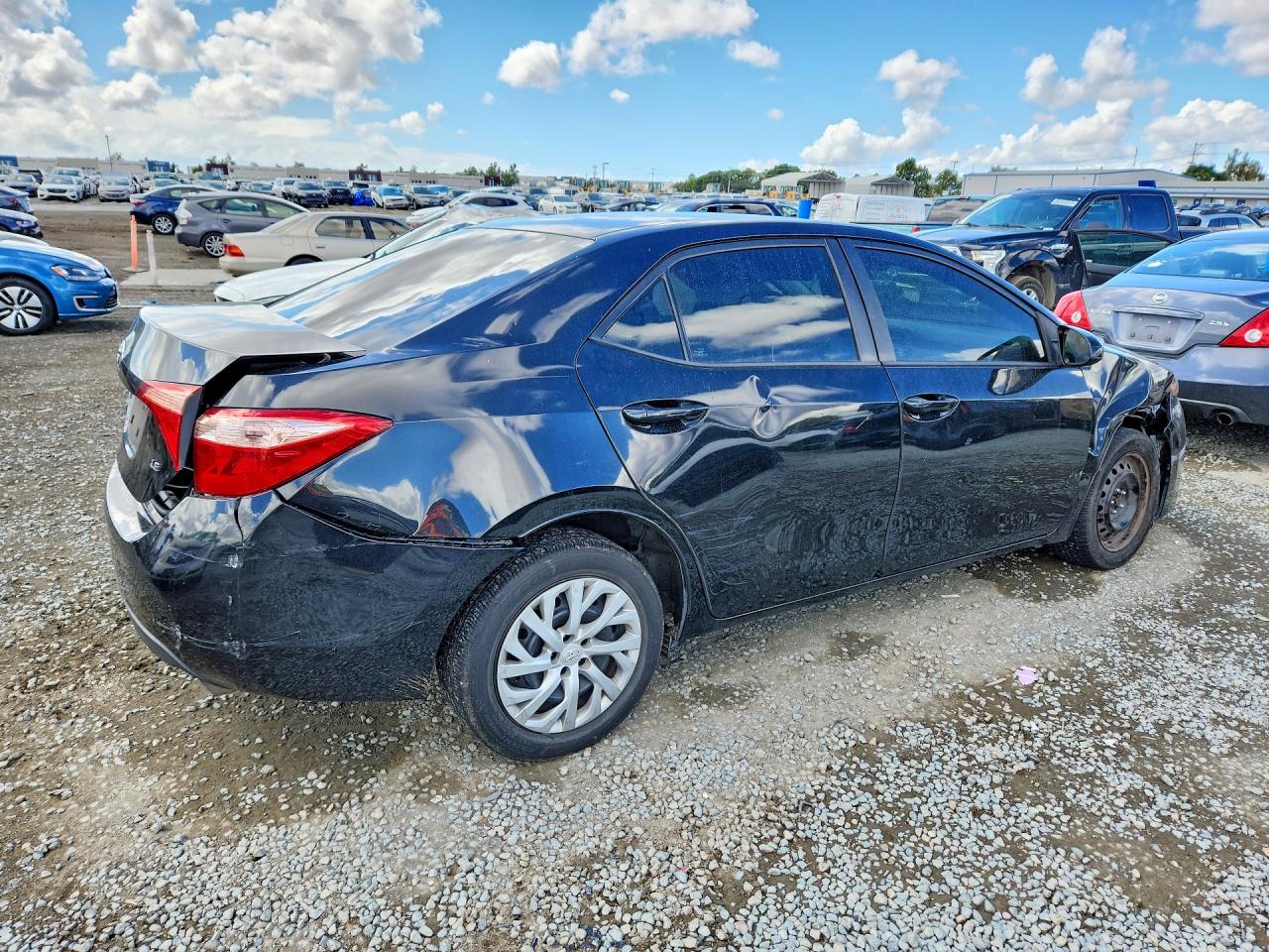 2018 TOYOTA COROLLA LE photo 7