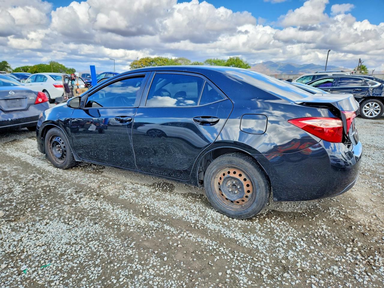 2018 TOYOTA COROLLA LE photo 4